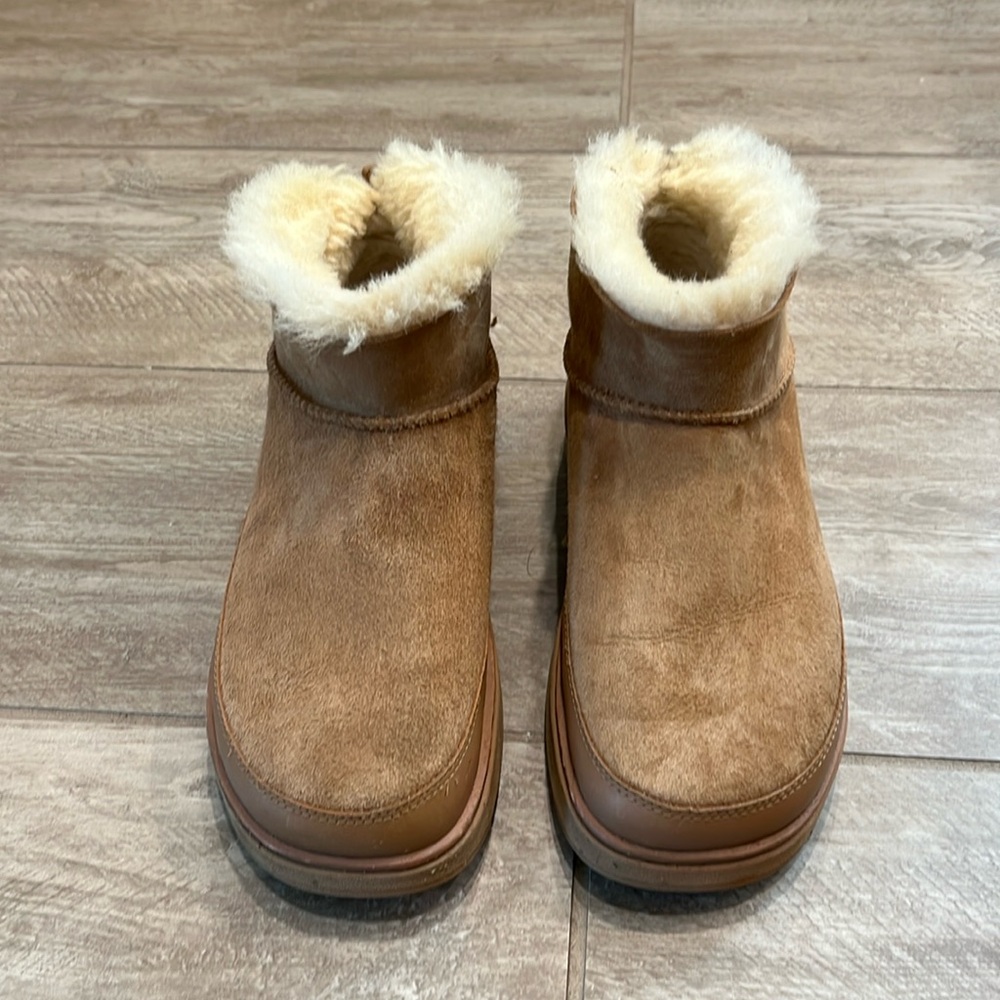 Fit flop shearling boots